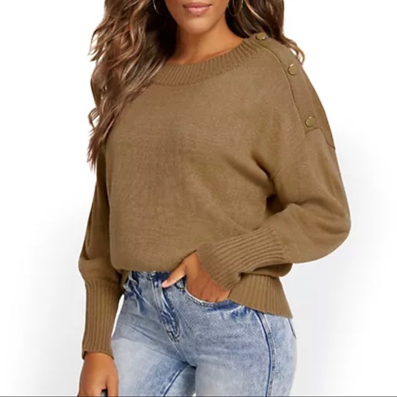Button-Shoulder Pullover Sweater in Warrior Green Color - Picture 7 of 11